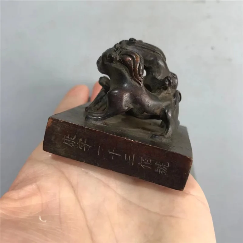 

Antique-Style Distressed Brass Pixiu Double Beast Seal Carving Antique Small Ornament