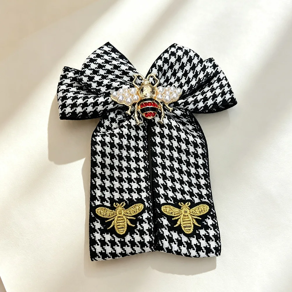 New Arrival Women's Velvet Bee Bow Brooch Alloy Lapel Pins for Coat Dress Autumn Winter Party Office Daily Elegant Jewelry