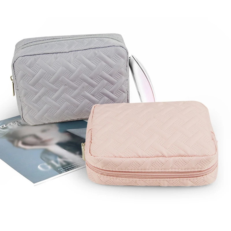 حقيبة تخزين ملحقات رقمية يمكنها حمل كابلات البيانات والفئران وبنوك الطاقة والشواحن وما إلى ذلك. حقيبة مستحضرات تجميل بسيطة