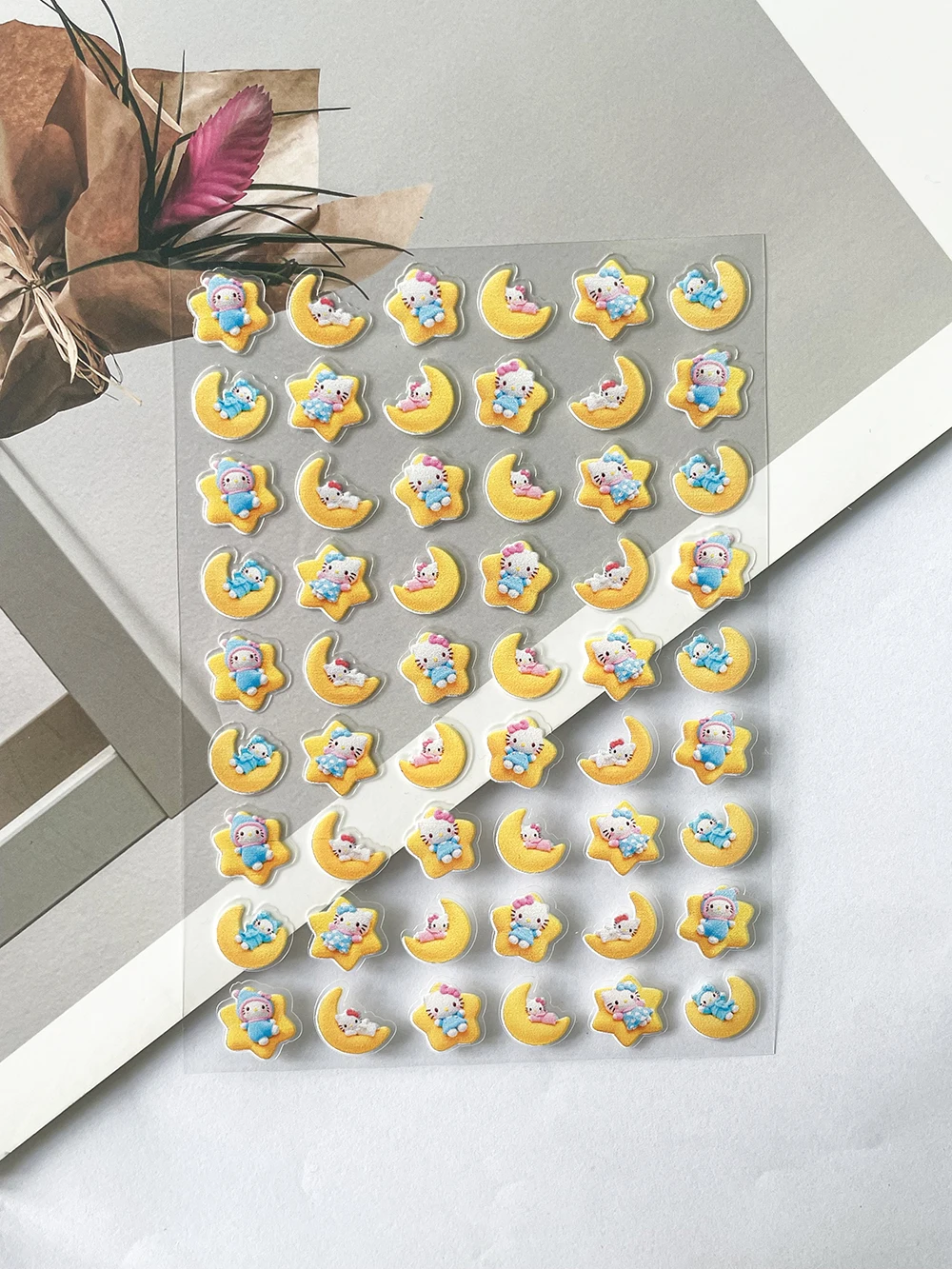 Diy Sanrios สีชมพูโรแมนติกฮาวาย Hello Kitty เล็บสติกเกอร์เล็บหวานน่ารัก Y2K โน้ตบุ๊คเครื่องเขียนสติกเกอร์ตกแต่งของขวัญ