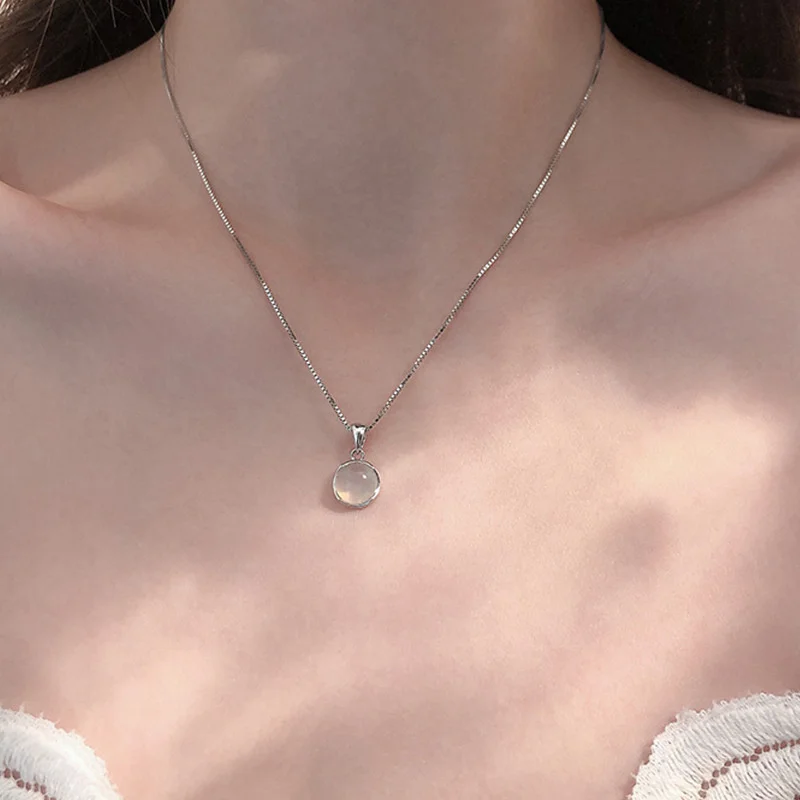 Chinese Style White Chalcedony Round Pendant Necklace Vintage Fashion Alloy Clavicle Chain For Women Jewelry Party Gift