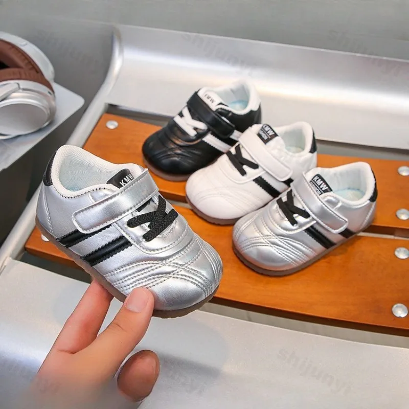 

Детская модная повседневная спортивная обувь на низком ходу на плоской подошве, осень 202, удобные модные универсальные нескользящие кроссовки на мягкой подошве для мальчиков