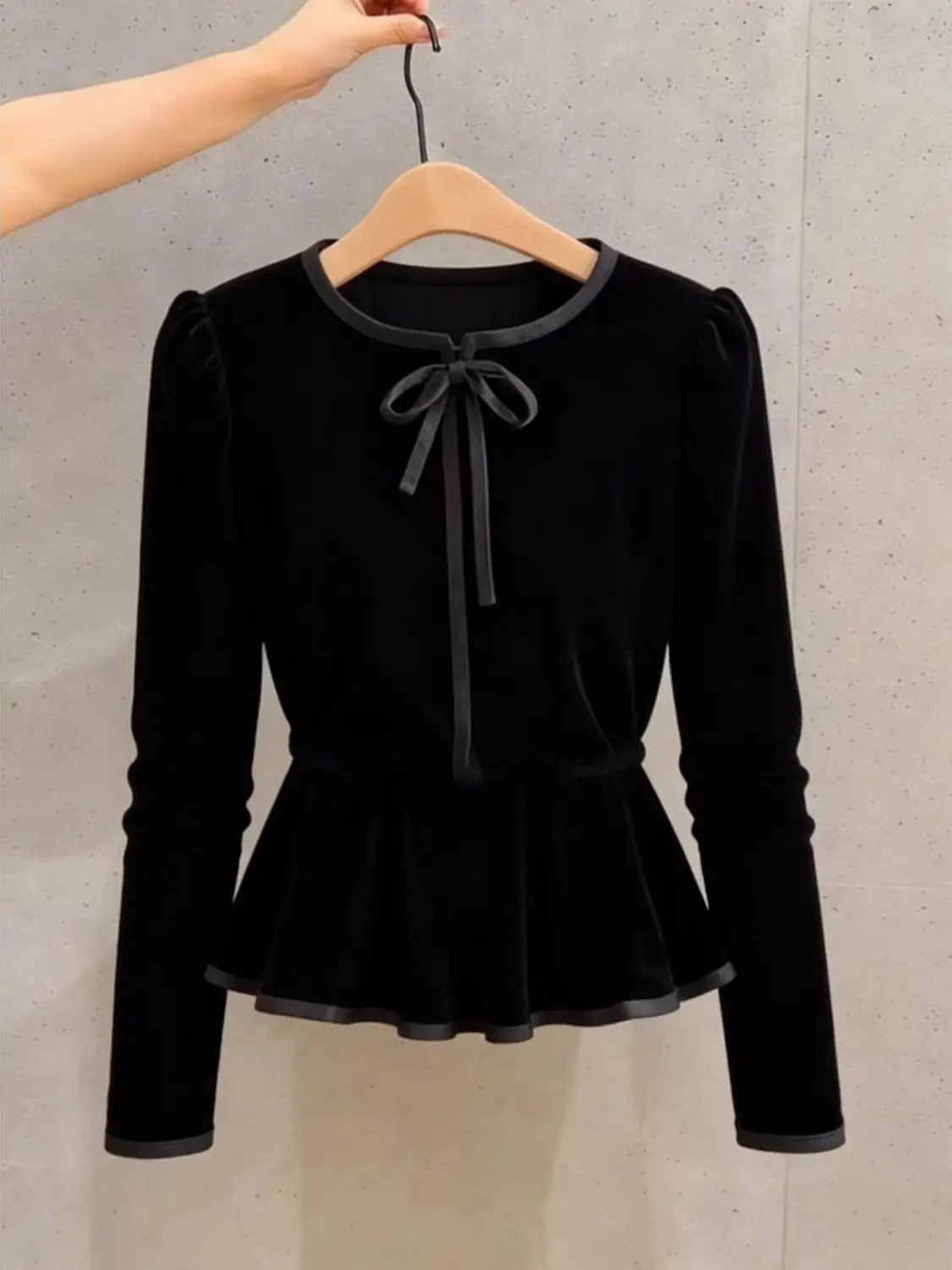 

Blouses For Women's Black Temperament Shirts 2026 Camisas De Mujer O-neck Slim Waist Bandage Tops Long Sleeve Vintage Blouse