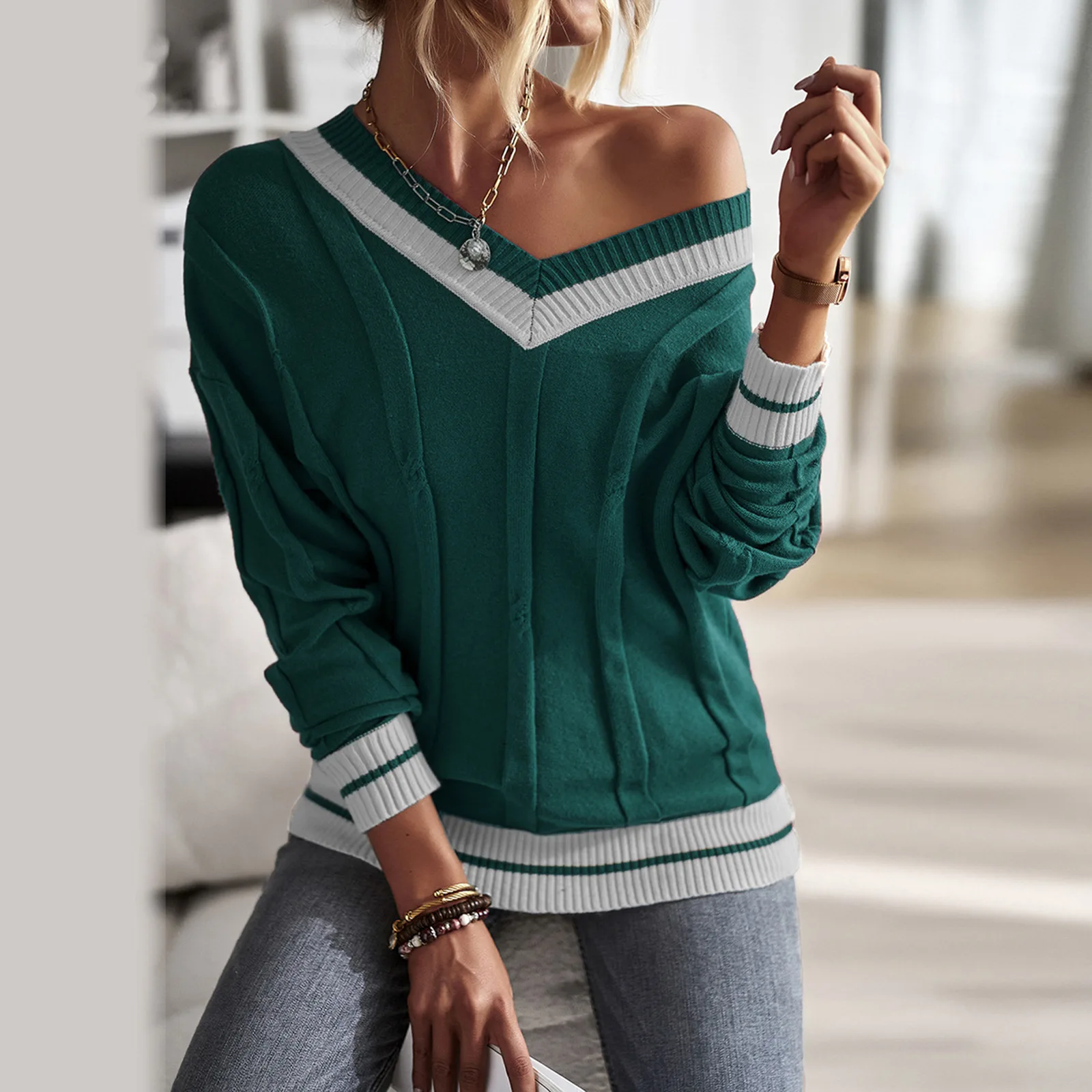 

Fashion 2025 Women's Simple V-neck Contrasting Splicing Sweater Casual Loose Long Sleeve Versatile Elegant Pullover