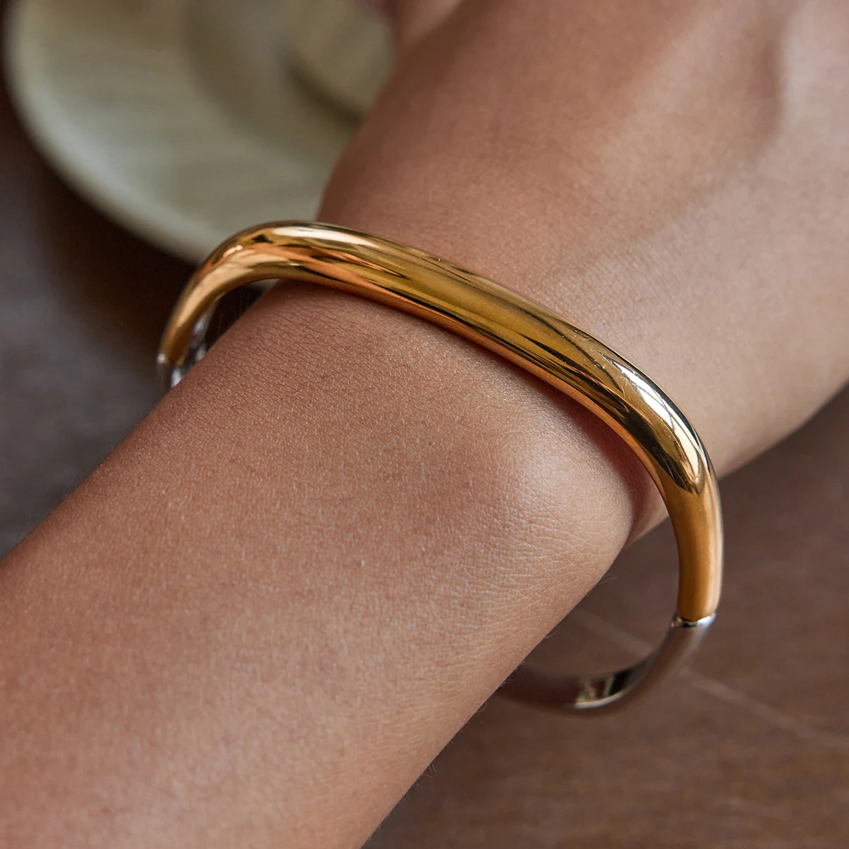 Trendy tweekleurige armband dames waterdicht hypoallergeen roestvrij staal open armband mode-sieraden cadeau