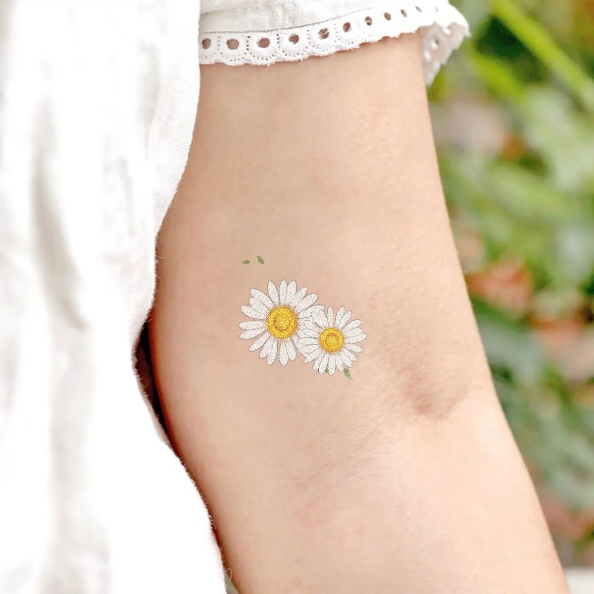 2pcs New Sweet colored Daisy Waterproof Tattoo Stickers for Women Girls Fashion Semi Permanent Tattoo Stickers Accessories