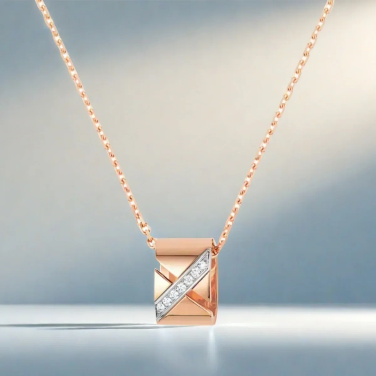 

Mysterious Symbol X Hollow Pendant s925 Interlocking X Symbol Design Light Luxury Birthday Confession Love Token