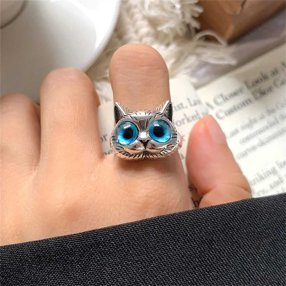 Modischer, silberfarbener Ring mit einem dicken Katzenmotiv und blauen Augen, ein süßer Ring für Männer, im Retro-Stil, aus blauem Acryl, als Paarring, für Damen, Party-Schmuck, Großhandel. – Detail 5