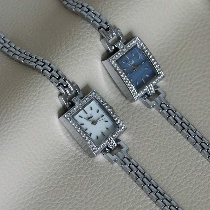 ساعة نسائية فاخرة جديدة مع قرص صغير وحركة كوارتز أنيقة وتصميم أنيق ساعة عالية الجودة هدية مثالية للنساء