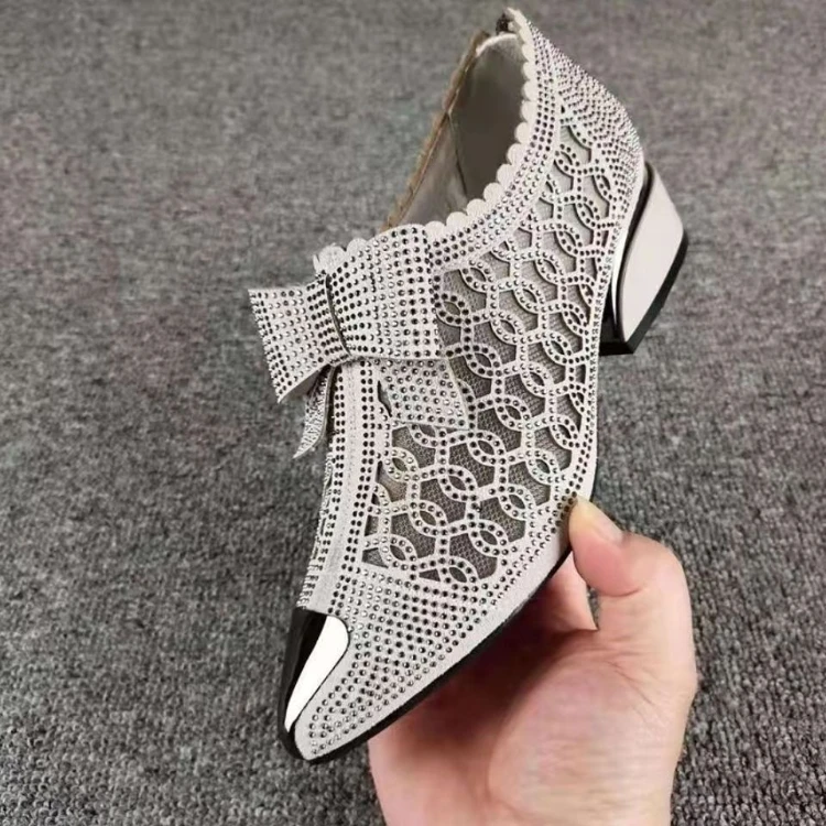 Kobiet szpiczasty Toe sandały luksusowe oddychające siatki Bowknot Rhinestone jasne elegancki połowy na wysokim obcasie proste buty Pump sandały z