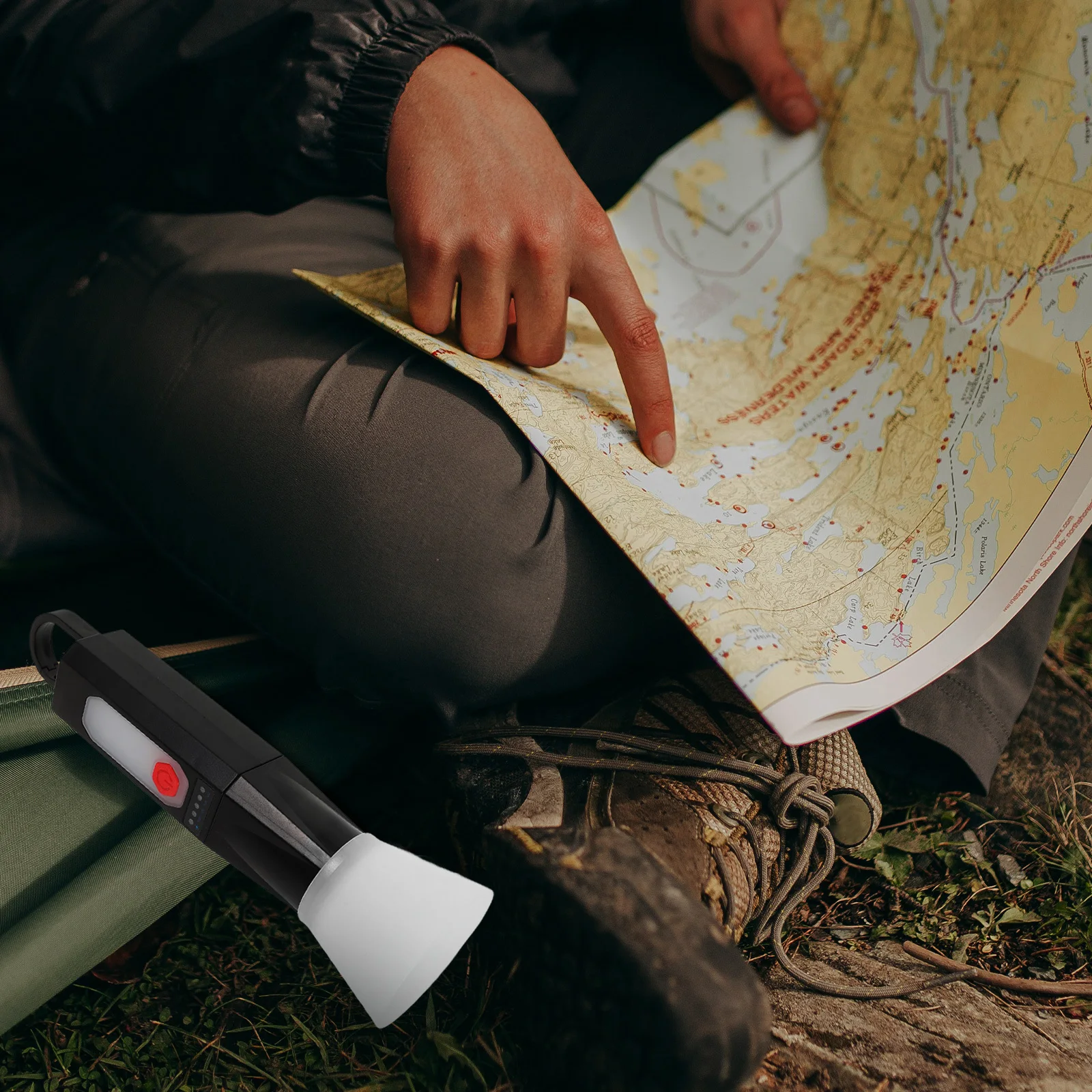 

Solar Rechargeable Camping Flashlight Dual Charging Portable LED Light Travel Flashlight Multifunctional USB Outdoor Torch