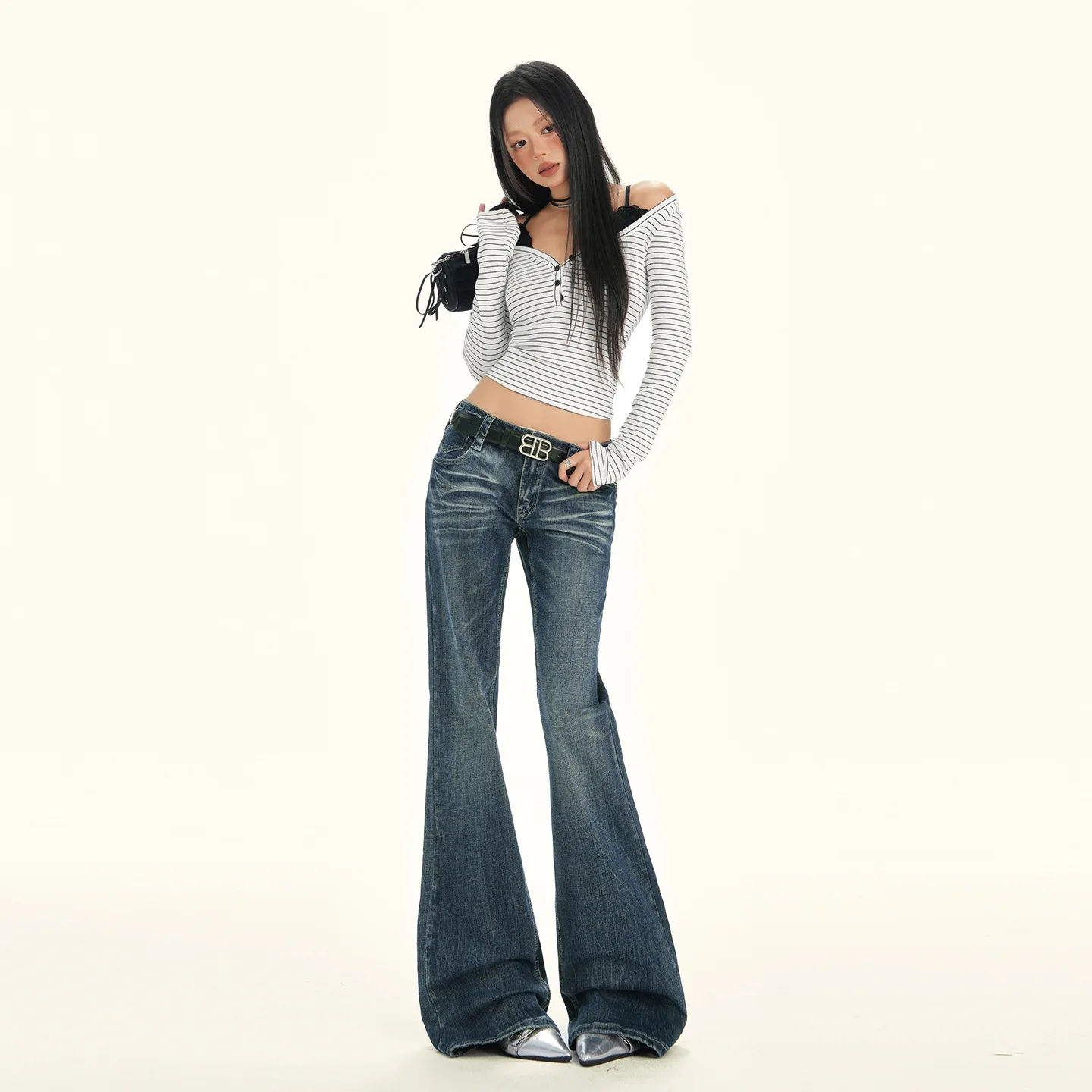 

Винтажные синие джинсы с низкой талией для женщин, весна 2026, новые универсальные облегающие эластичные расклешенные брюки