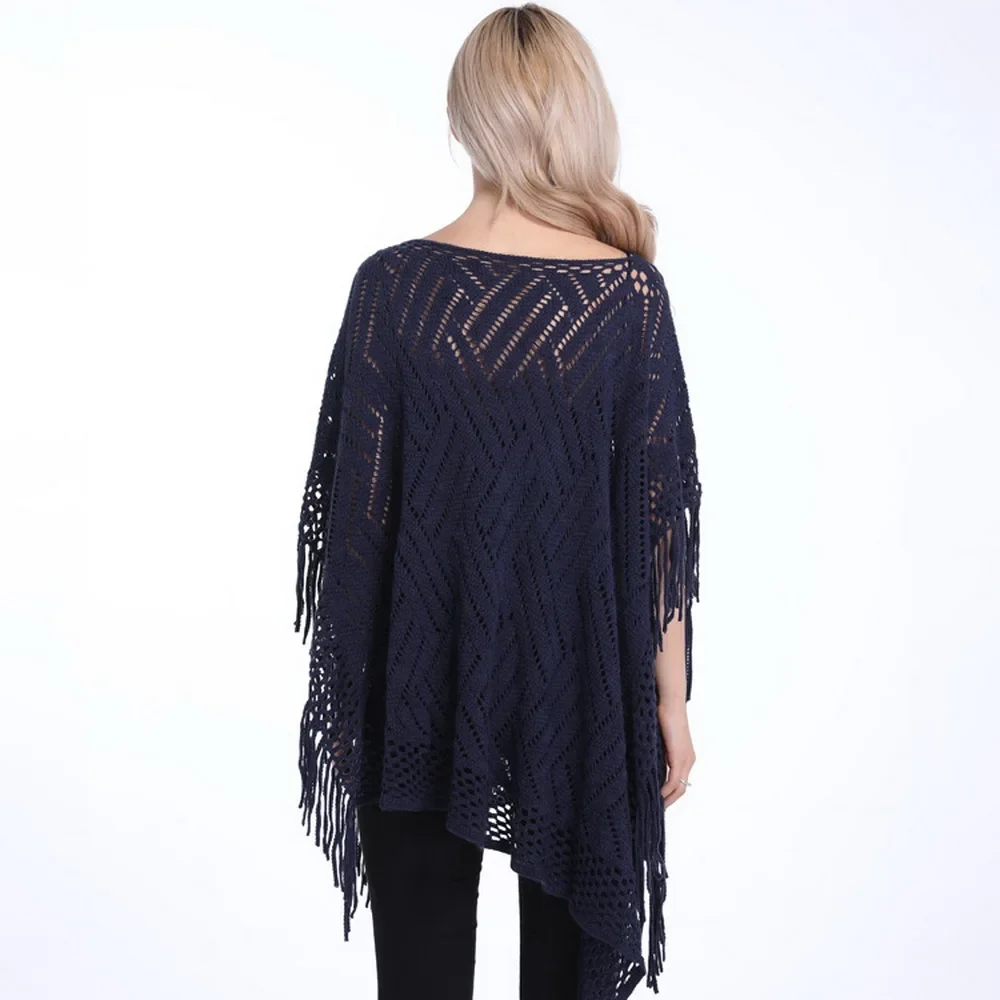 المرأة خفيفة الوزن قارب العنق المعطف سترة فضفاضة شرابات مع جوانب مهدب وأنماط مجوفة دروبشيبينغ