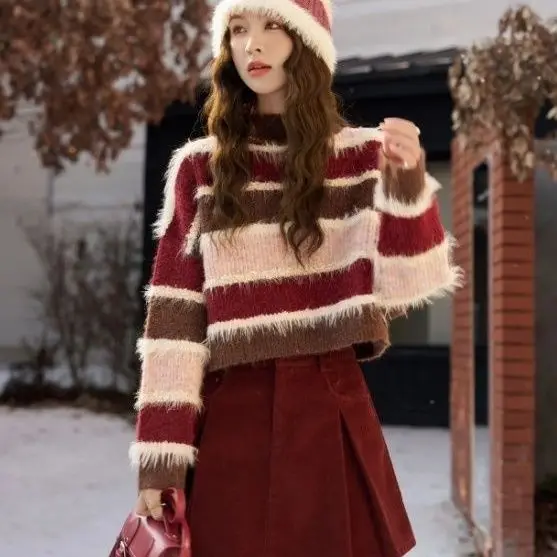 

2024 Autumn/Winter New Women's Knitted Pullovers Casual Splicing Color Contrasting Short Sweater