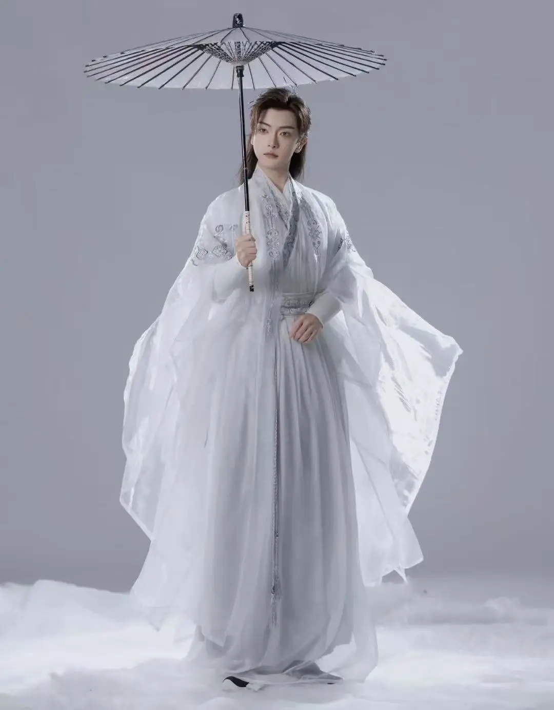 

Традиционная рубашка с большим рукавом и вышивкой, Хэллоуин, Усяя, сценический костюм для косплея, длинный халат, винтажный сказочный боевой белый ханьфу, мужской