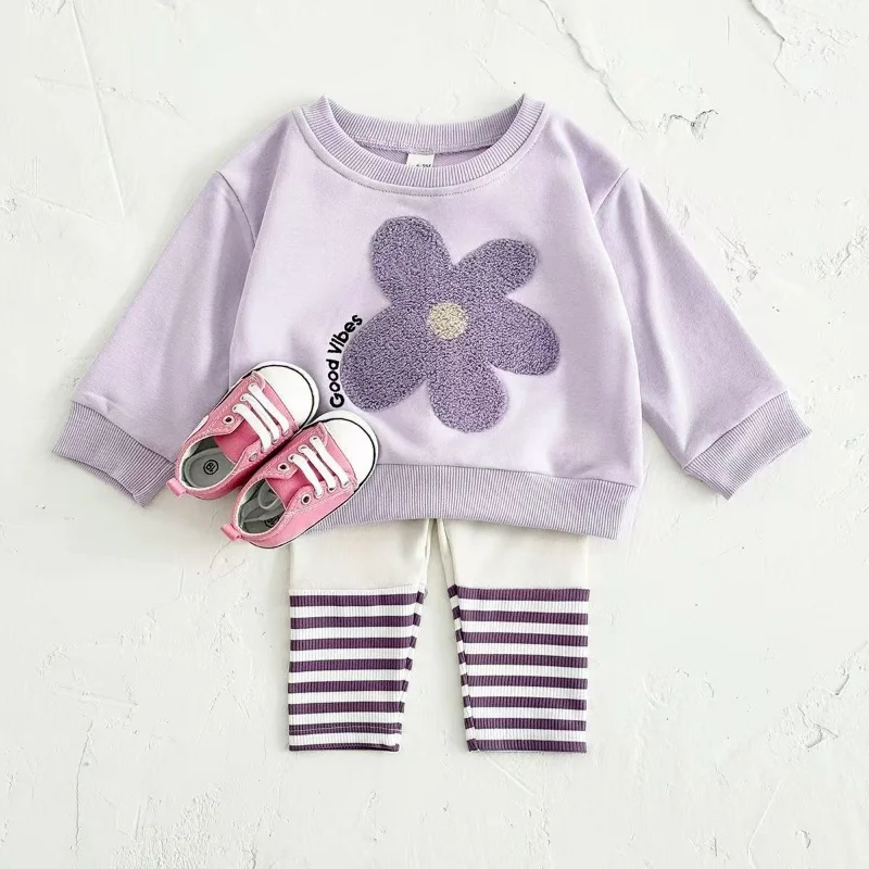 

2 Piece Set of Girls Baby Long Sleeved Hoodie Set With Purple Flower Top and Striped Patchwork Pants 2025 Autumn New Item