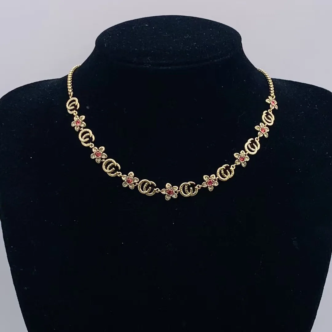 2025 قلادة جديدة كلاسيكية عتيقة مناسبة للنساء