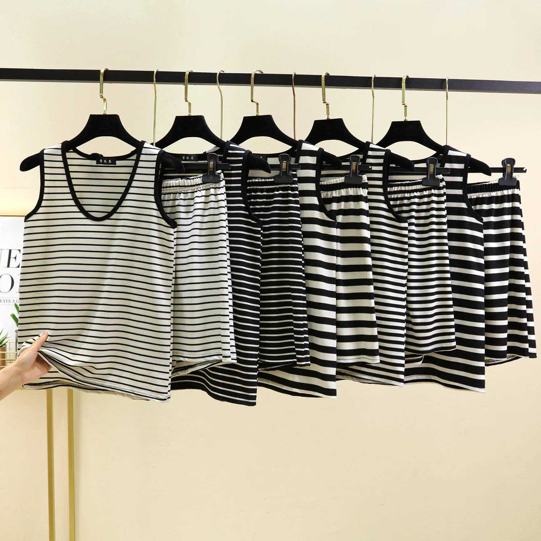 

Summer lightweight pajamas sets black white stripes tank tops and shorts Homewear 2pcs suits Casual comfortable clothing