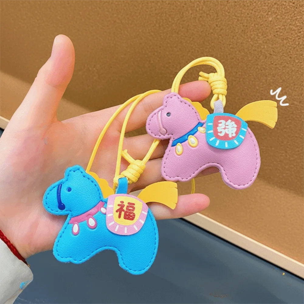 الكرتون الحصان المفاتيح الجلود الصينية زودياك الحصان قلادة الحصان حلية 2026 سنة الحصان زودياك المهر حقيبة معلقة ديكور المنزل