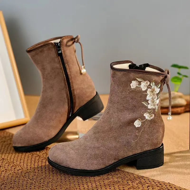 

Женские осенне-зимние высокие ботинки с вышивкой, современные ботинки на блочном каблуке с круглым носком в этническом стиле, мягкие ботильоны на молнии