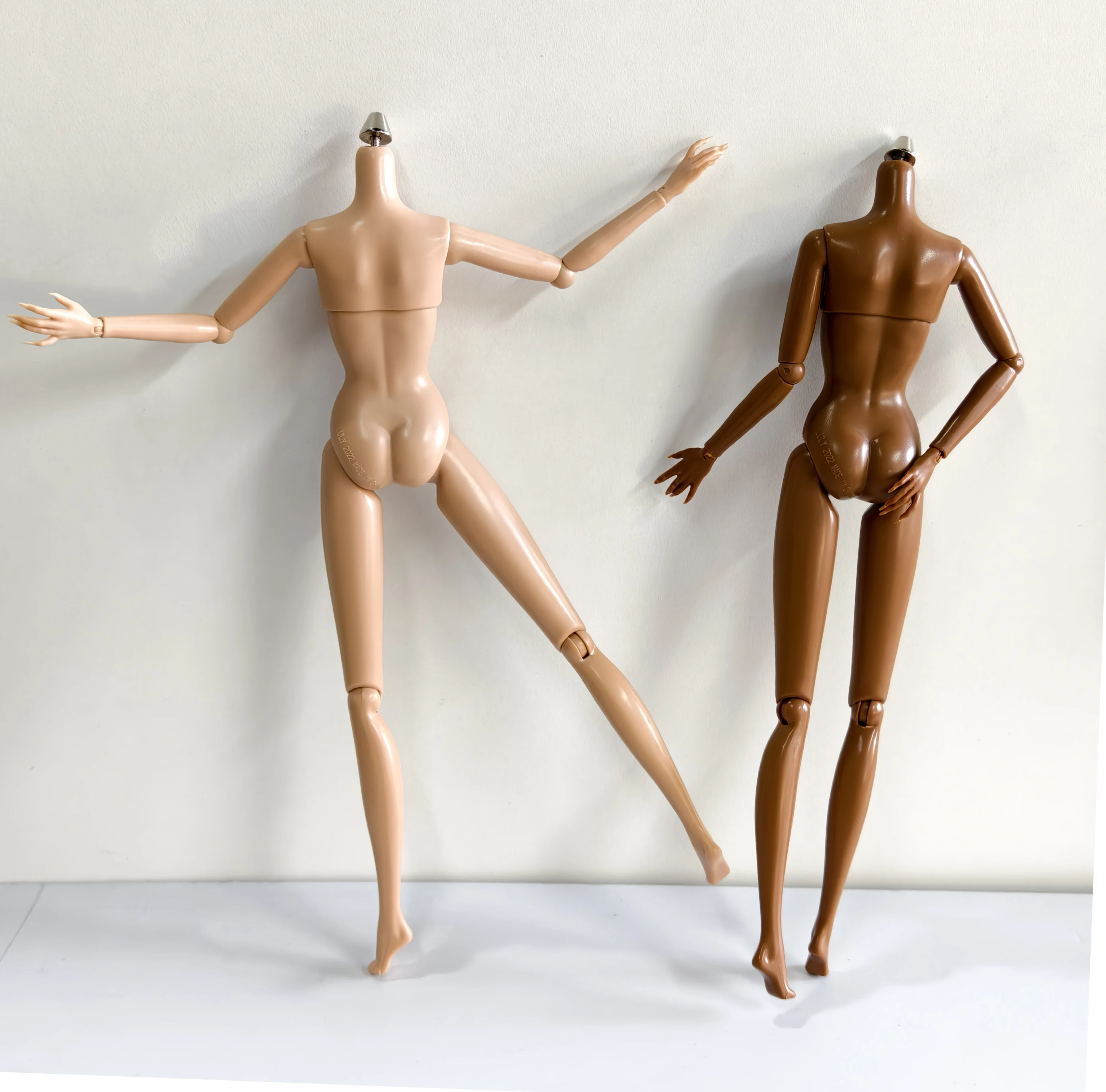 1/6 交換用ボディベージュブラウンブラックホワイト女性新しいマルチジョイント可動ボディ FR/IT 人形ヘッド