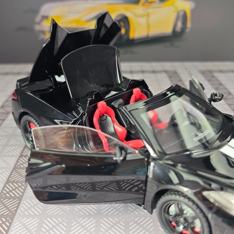 1: 22 simulation Chevrolet Corvette C8 alloy car model decoration, doors and engine hood, trunk can be opened, sound and light view 4