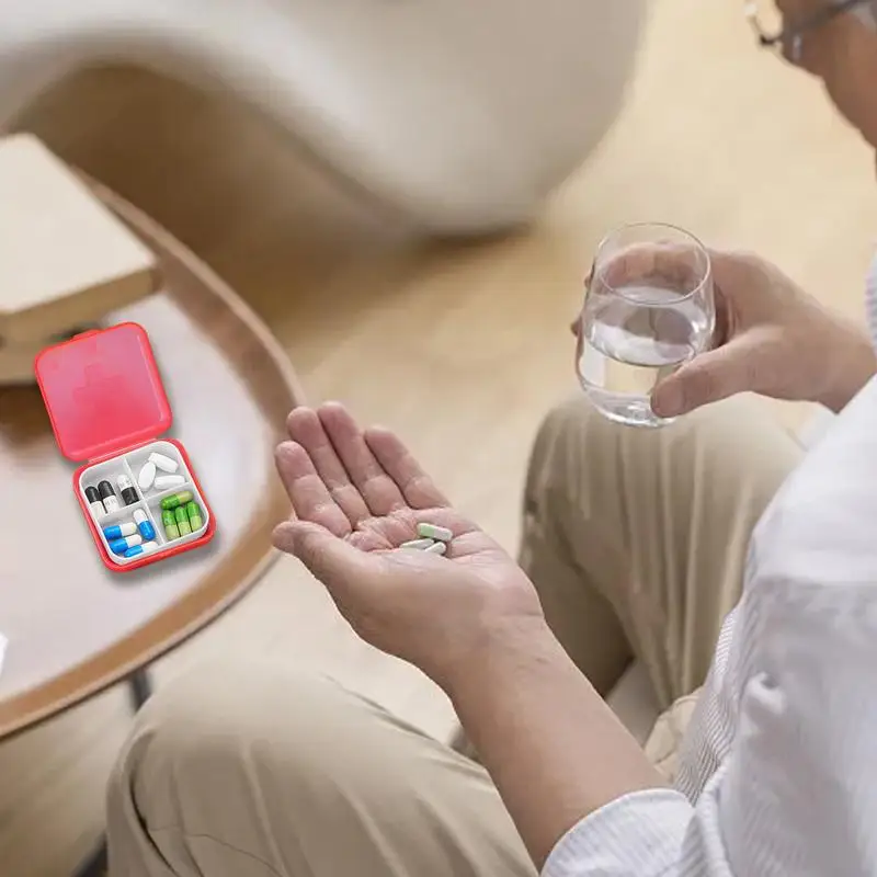 Mini portapillole Organizzatore quotidiano per pillole Scatola portaoggetti per medicinali Scatola portapillole portatile con chiusura a scatto Segmentato trasparente