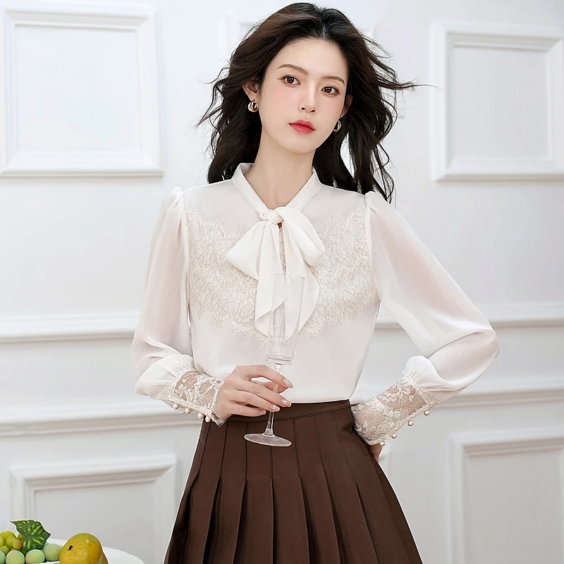 Camicetta da donna bianca con cuciture in pizzo chic 2025 Camicie da festa stile preppy dolce e carino per ragazze da donna Top casual Femme