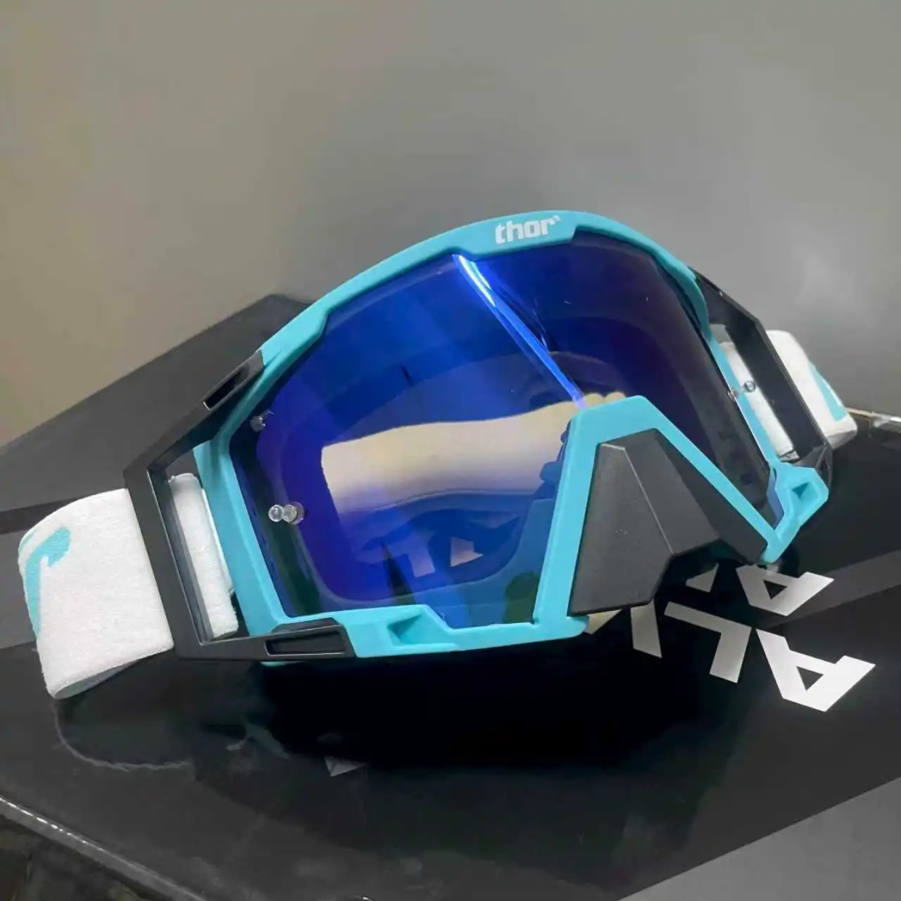 Motocross MX goggles for windproof, dustproof, UV protection. Compatible with off-road motorcycle helmets, MTB bicycle helmets,