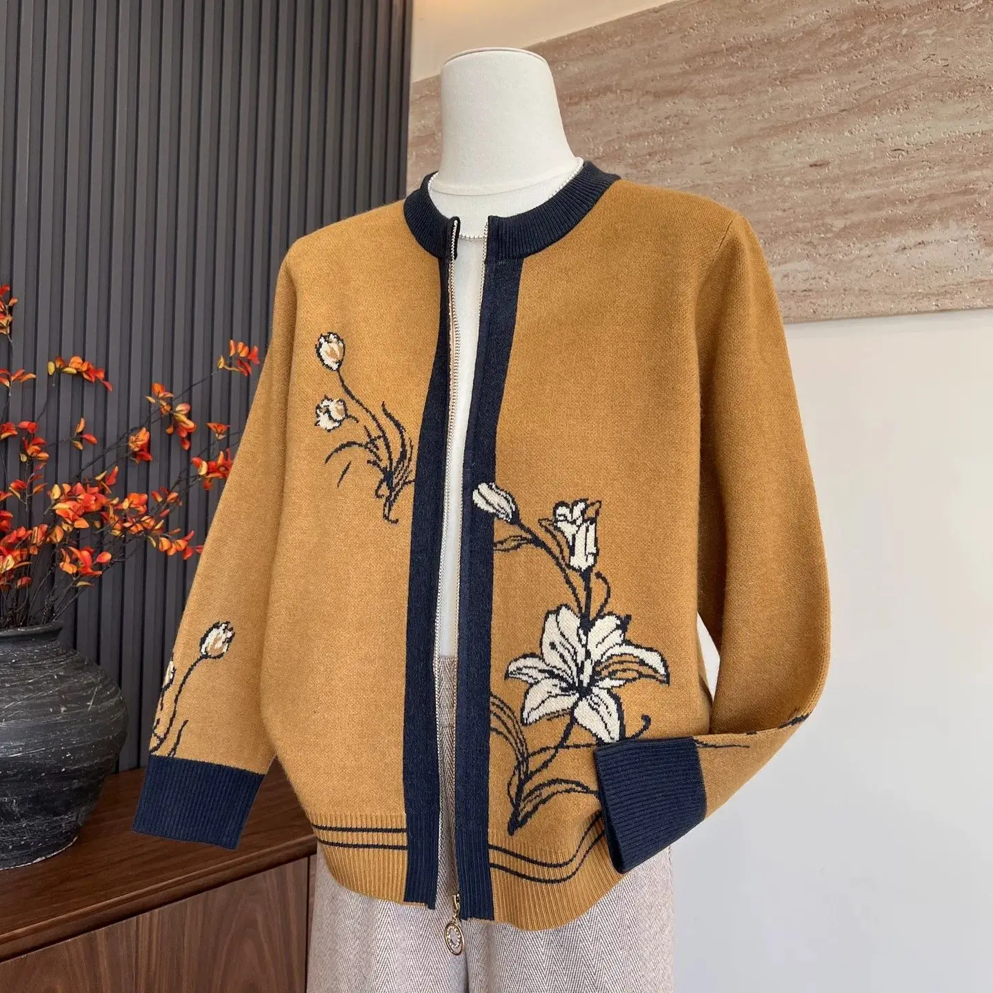 Aesthetic Elegant Mature Women Zip Knit Cardigan Crew Neck Lily Flower Jacquard Print Relaxed Fit Long‑Sleeve Casual Knit Coat