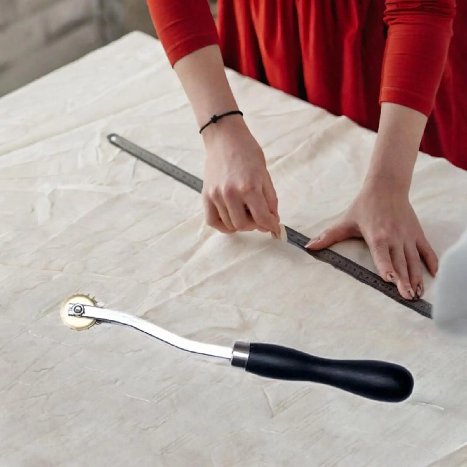 Herramienta de costura de punto de rueda de trazado profesional con mango, espaciador de marcado de puntada de rueda de Pounce para tela, papel, cuero