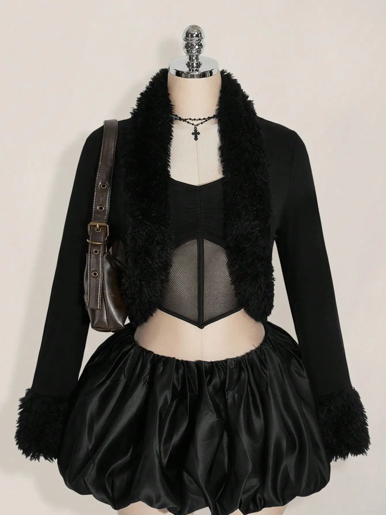 

Черная укороченная куртка с меховой отделкой и открытой передней частью для женщин, готический стиль, осенне-зимняя верхняя одежда