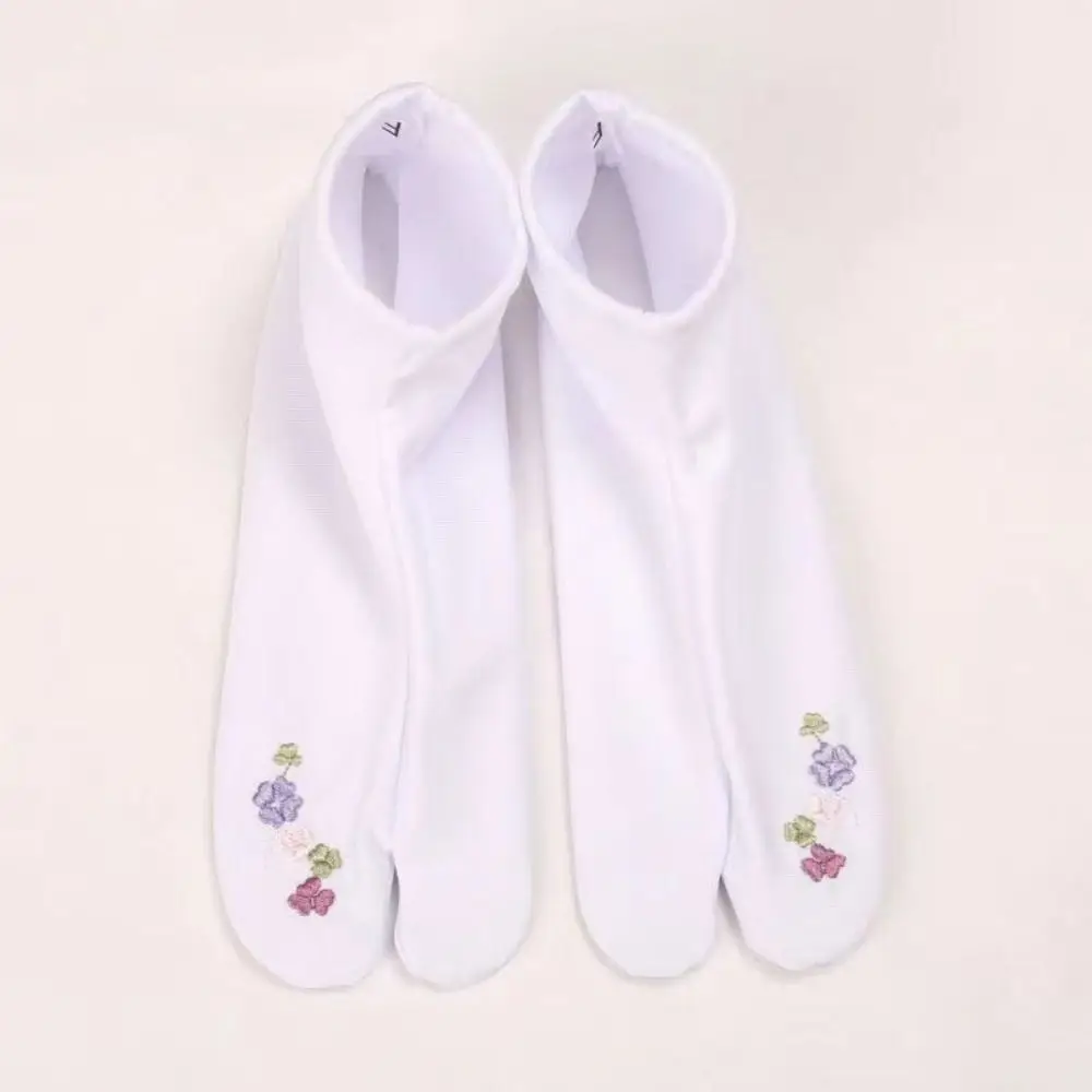Elastic Embroidery Flower Two Toed Socks Mid-calf Women Hosiery Toe Separator Socks Japanese Style Split Toe Sock Ladies Girl