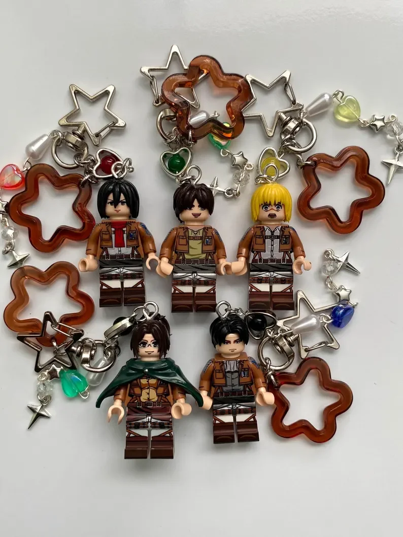 سحر اليدوية مطرز اللبنات أنيمي AOT سلاسل المفاتيح #1