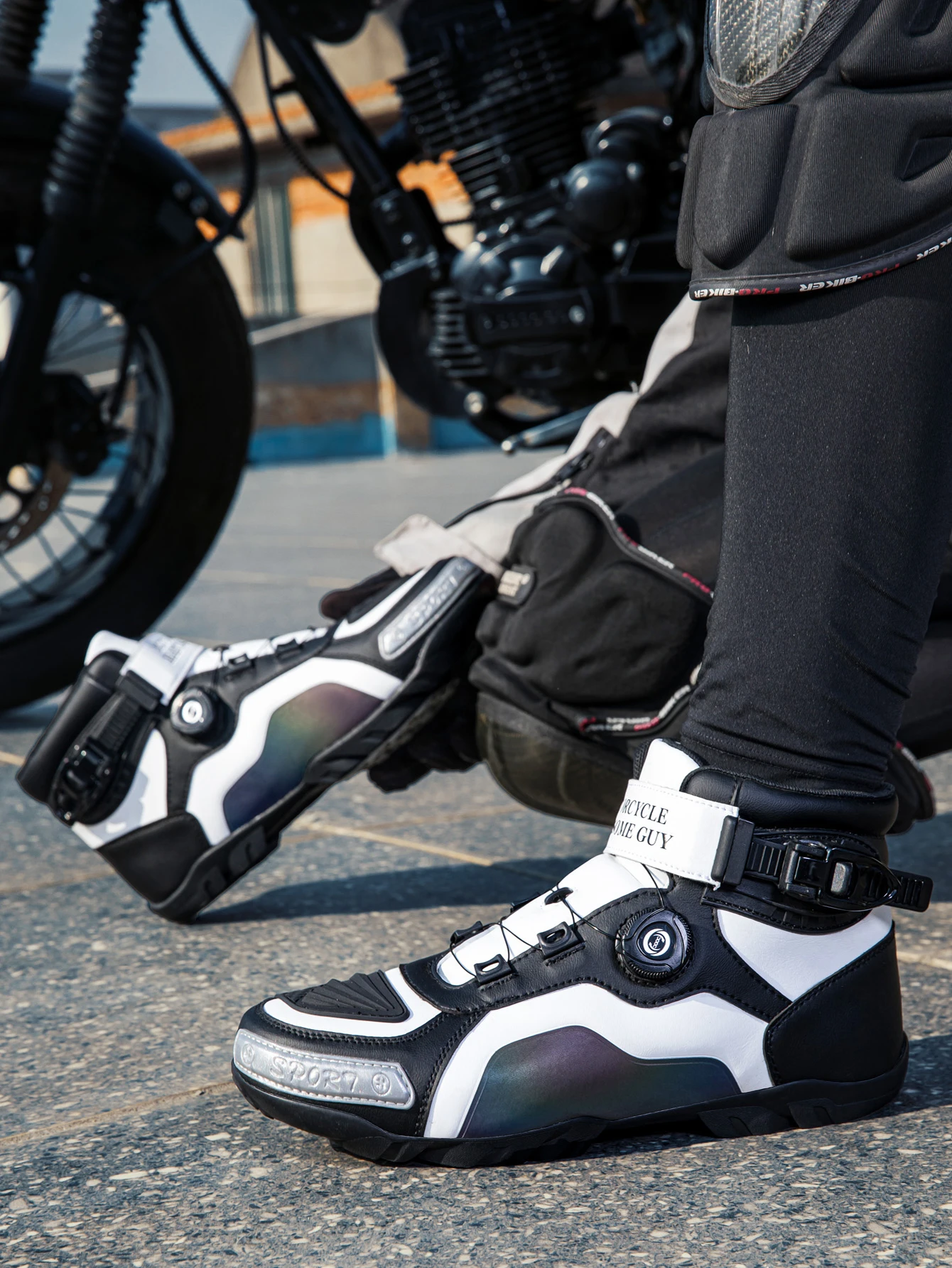 scarpe-da-motociclista-da-uomo-con-sistema-di-allacciatura-a-strappo-riflettenti-traspiranti-comode-stivali-da-moto-antiscivolo-per-uso-stradale-e-sportivo