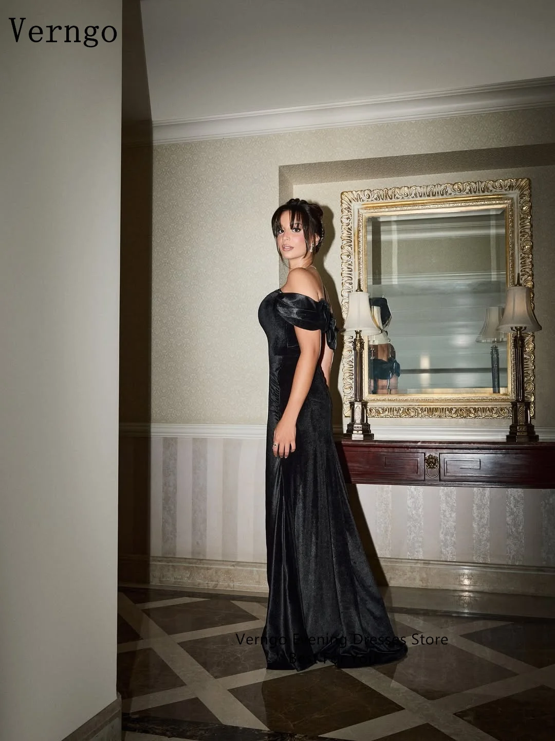 Verngo Abendkleid aus schwarzem Samt, schulterfrei, Meerjungfrau, formelles Anlasskleid, elegantes Arabia-Abschlussball-Partykleid, individuell gestaltet