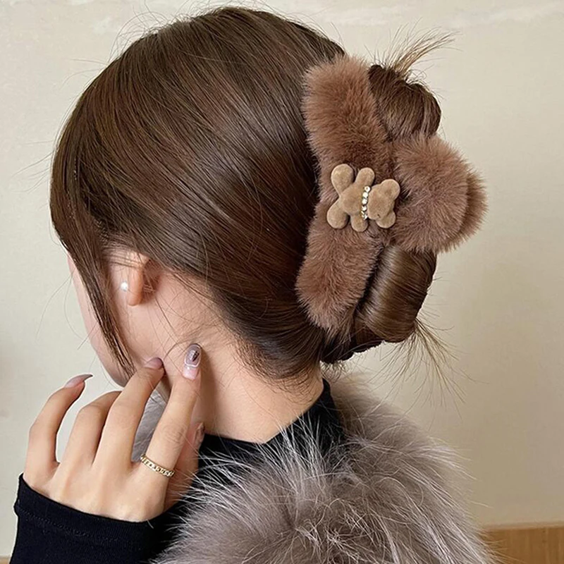 New Cute Bear Winter Plush Acrylic Hair Claw Clips Women Girls Large Korean Rabbit Fur Shark Hair Clip Hair Clip Hair Accessorie