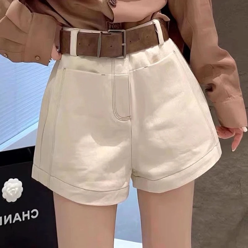 

Pure White New Style Designer Niche Retro Sweet and Cool Versatile Denim Shorts for Women