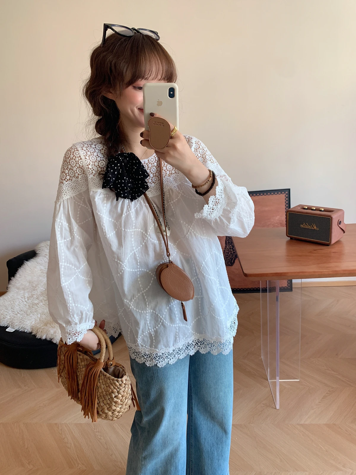 

Spring New Arrival High Quali Sweet Lace Hollow out Women's irt Design Sensation Faionable Long Sve round Ne Top