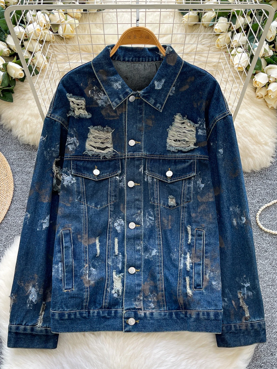 

Retro Hong Kong Sle Casual Loose Women's Denim Jaet with Hole And Frayed Hem Long Sve Flip Collar Button up Top