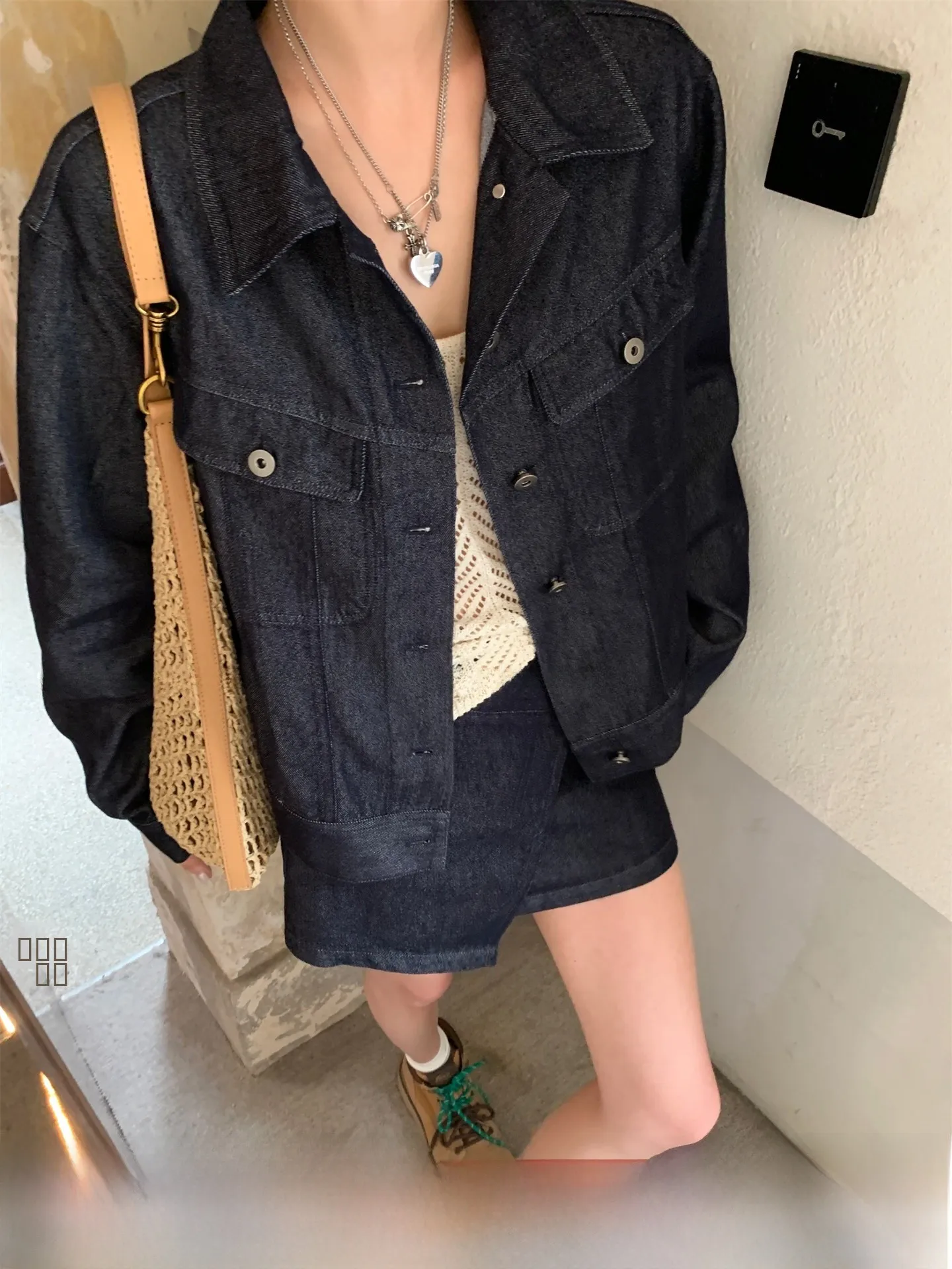 

Комплект из джинсовой блузки и юбки Deep Blue: женская осенняя коллекция, на пуговицах, длинный рукав, повседневный стиль