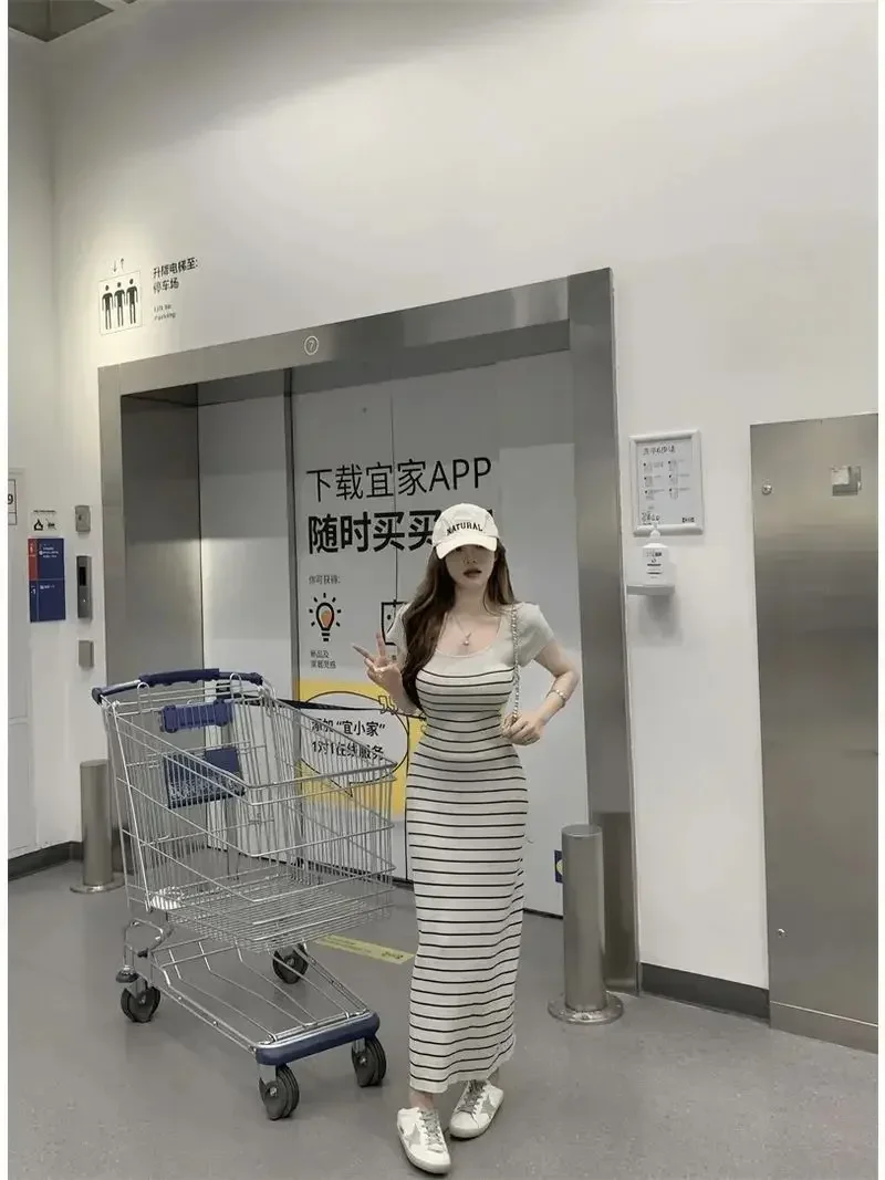 ผู้หญิงชุดลําลองสีตัดกันสแควร์คอลายแขนสั้นเสื้อยืดถักฤดูร้อน Vestidos