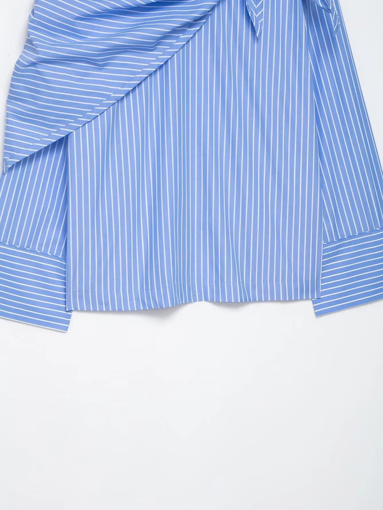 2025 Transnational Fashion: Individualistic, Feminine Style Round-Neck Striped Multifunctional Scarf Shirt
