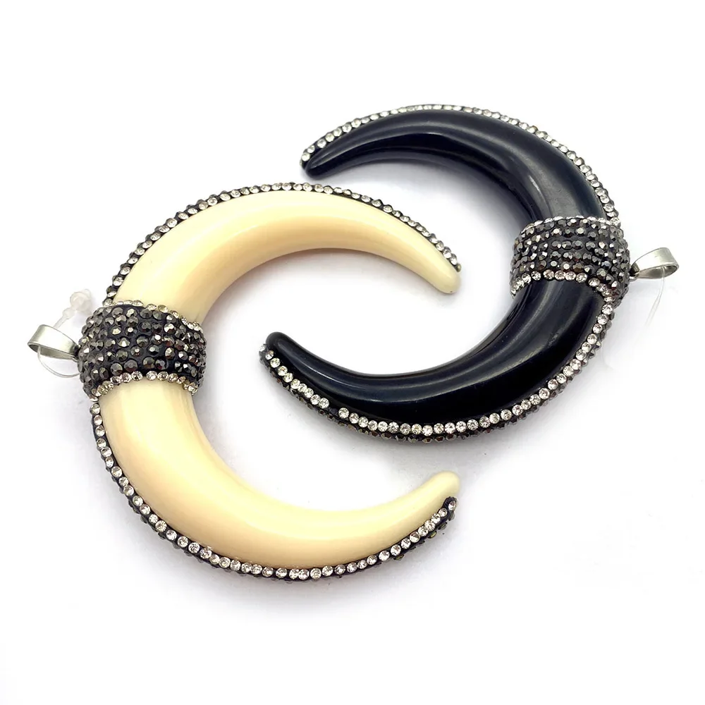 Colgante de hueso de vaca y buey de resina con forma de luna con diamantes de imitación para collar DIY, fabricación de joyas, venta al por mayor, accesorio de dijes con forma de cuernos de toro