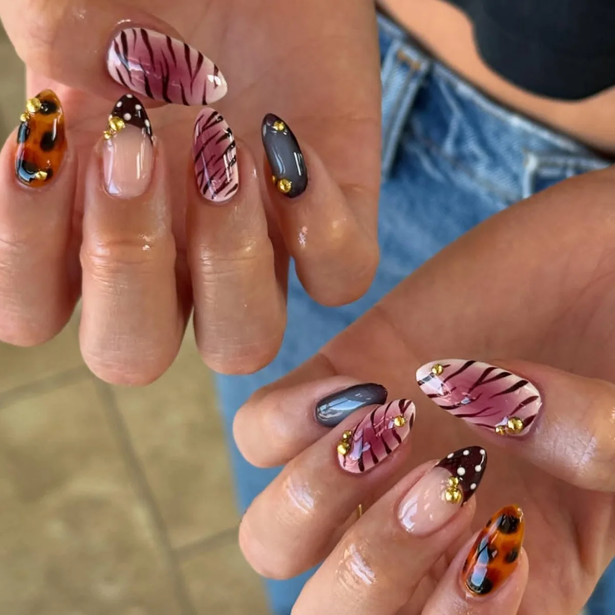 

24PCS Retro Caramel Color Almond Press on False Nails Brown Leopard Print French Fake Nails for Women Polka Dots Sweet Cool Tips