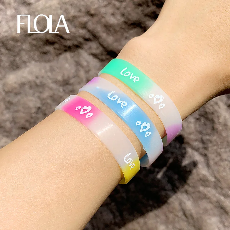 FLOLA 10pcs Luminous Heart Silicone Bracelets Candy Color Love Letter Sport Rubber Wristband Bracelet Bangle Jewelry brtc40