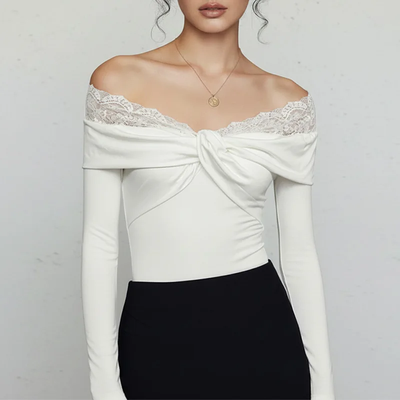 ชุดบอดี้สูทเซ็กซี่เปิดไหล่แต่งลูกไม้ตัดสีทรงเข้ารูปสำหรับผู้หญิง ฤดูใบไม้ผลิ ฤดูใบไม้ร่วง ดีไซน์ผูกด้านหน้า แขนยาว ชุดบอดี้สูทแบบชิ้นเดียว