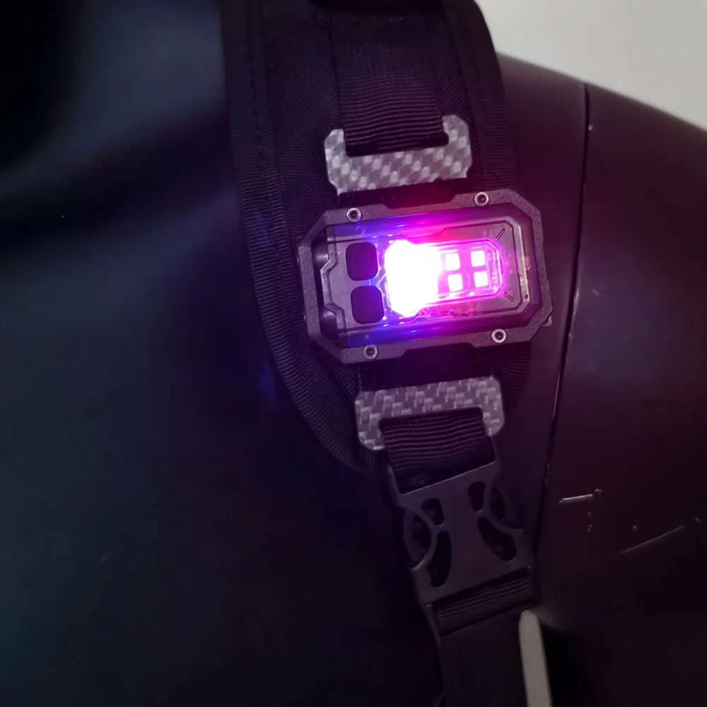 Linterna táctica EDC mini con clip para chaleco MOLLE - imagen 3