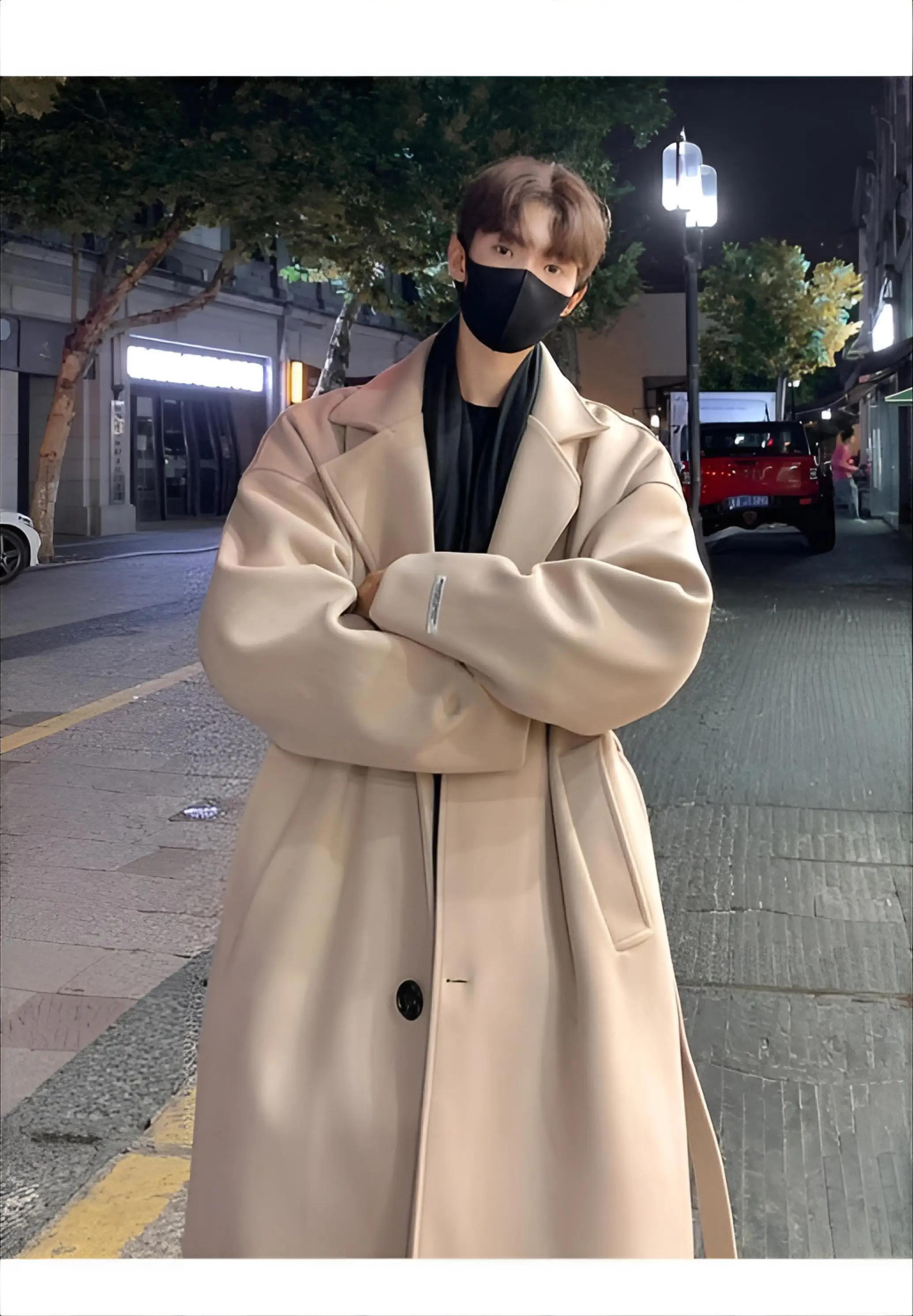 

Мужские тренчи с рюшами: гладкие, обтекаемые, элегантные, простые, серые, современные, минималистичные, сдержанные, изысканные, утонченные