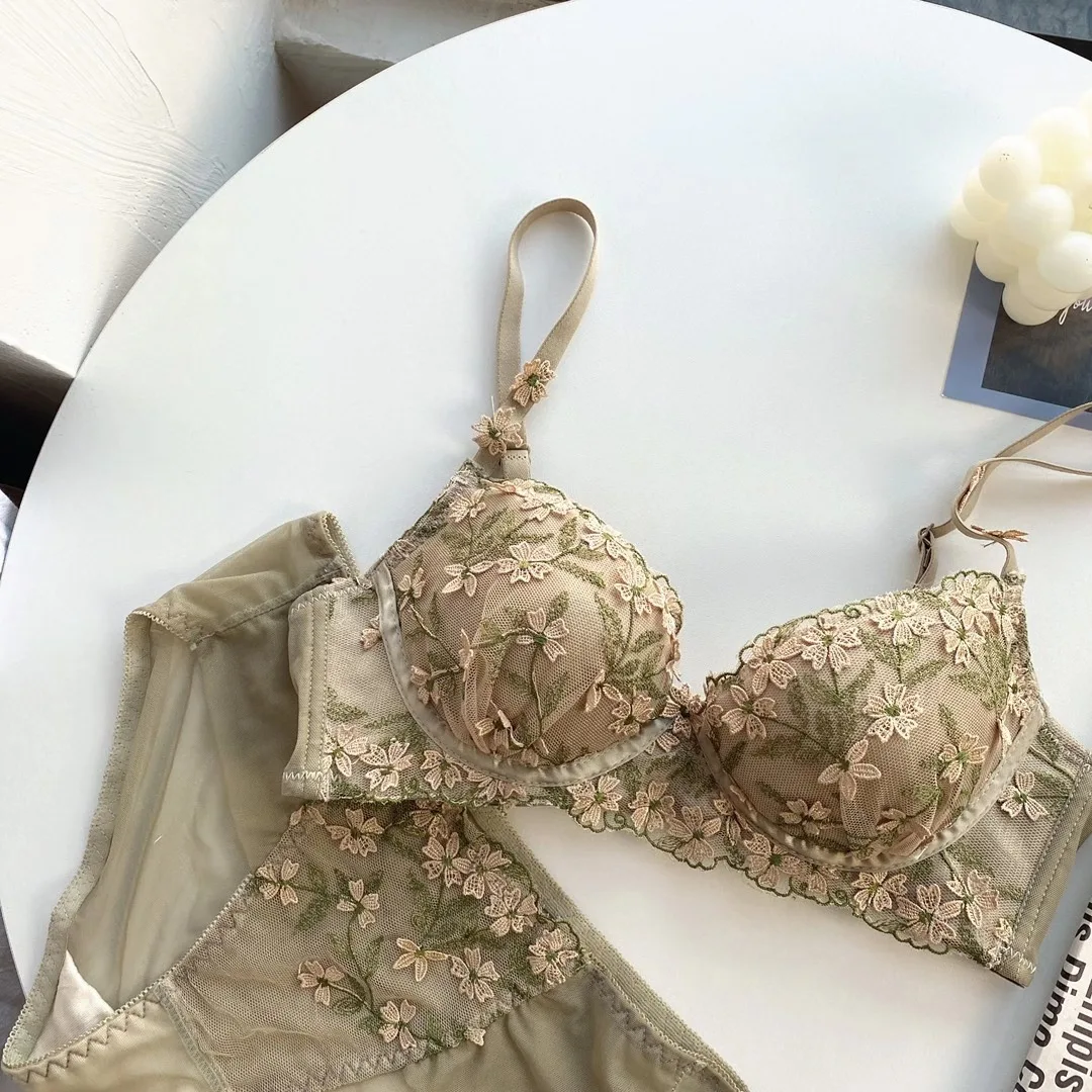 Light Luxury Underwear Women\'s Flower Embroidery Lace Steel Ring Top Support Small Chest Gather Insert Cushion Adjustment Bra